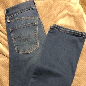 Levi’s 314 shaping straight  jeans